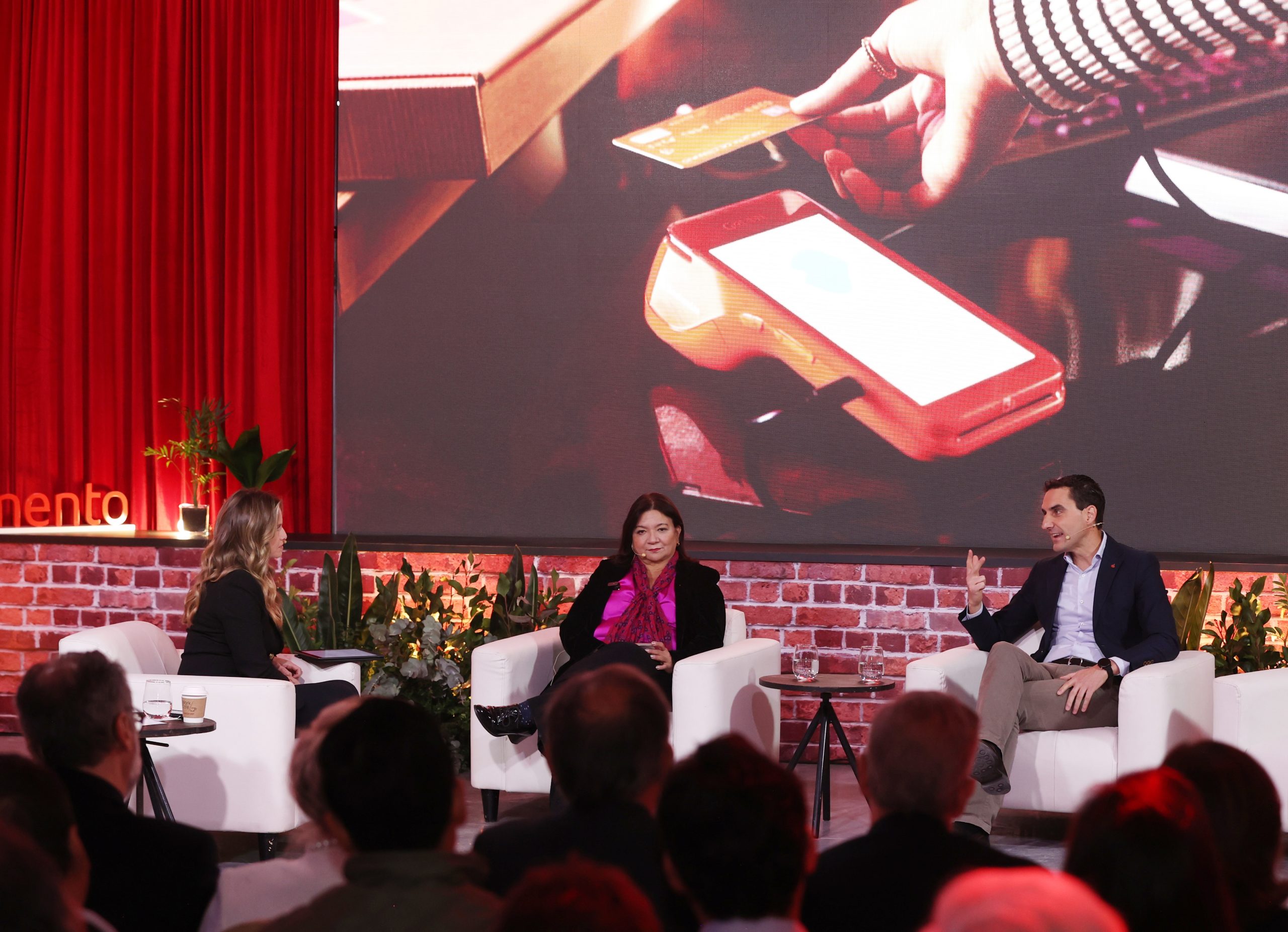 Fernando Benito y alcaldesa de La Pintana, Claudia Pizarro en Santander Day