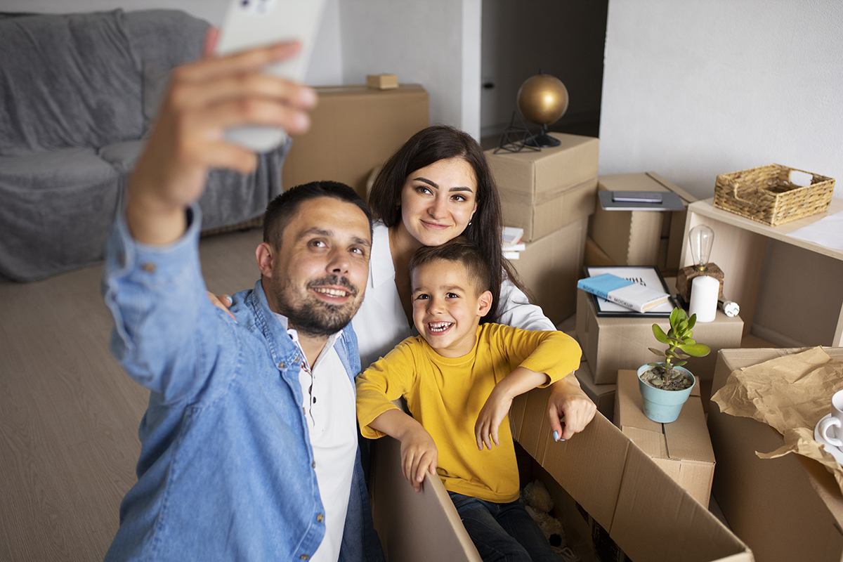 medium-shot-family-ready-move-into-new-home